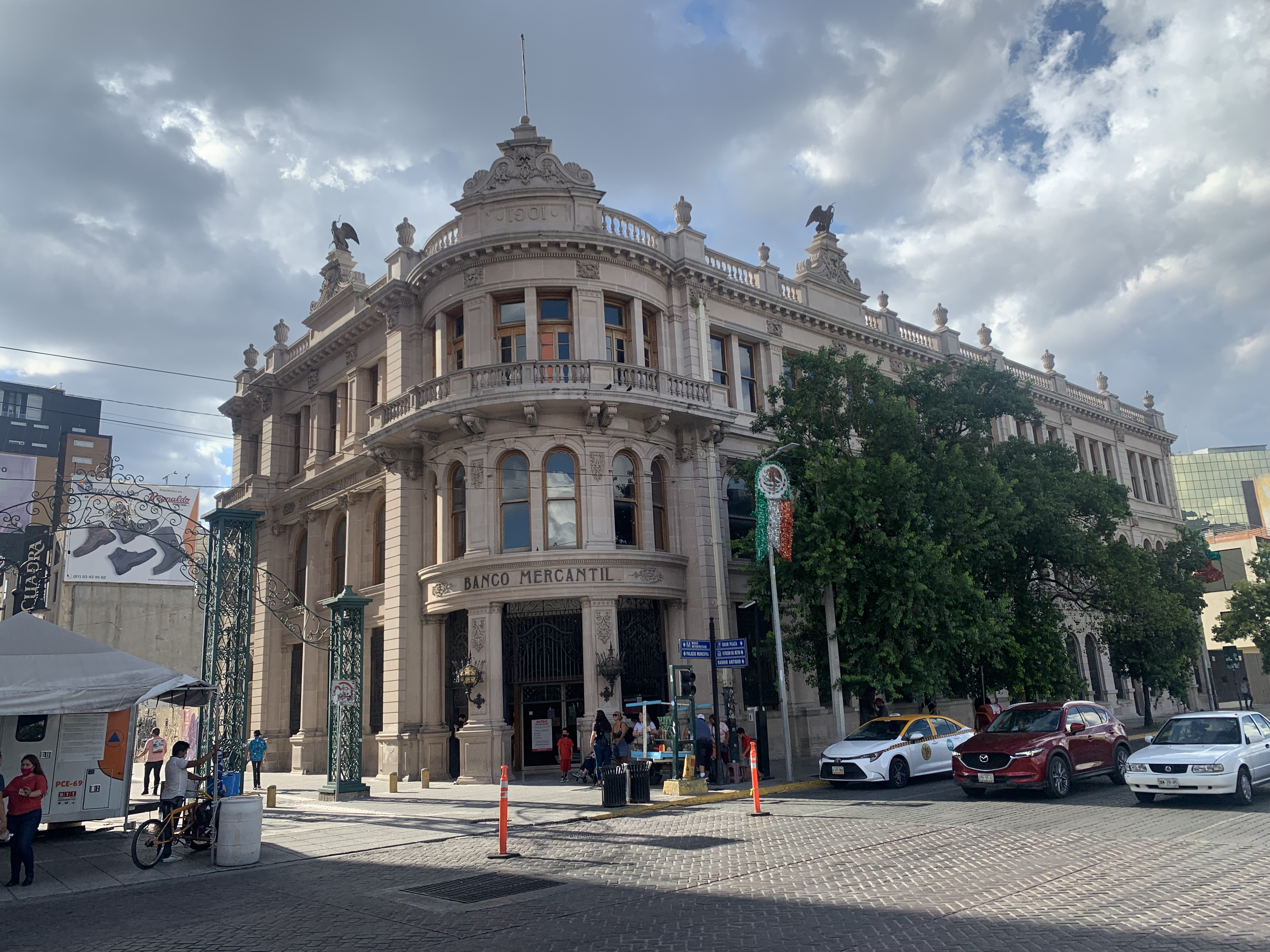 Banco Mercantil 似乎就是个银行……