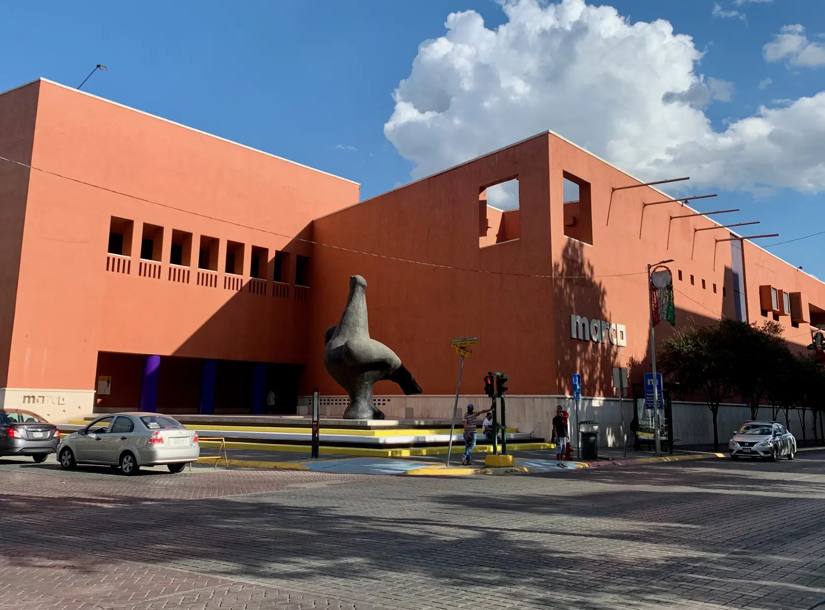 <p>Museum of Contemporary Art of Monterrey (MARCO) 一个博物馆，不进去了 →_→ 门口有个大鸽子</p>
